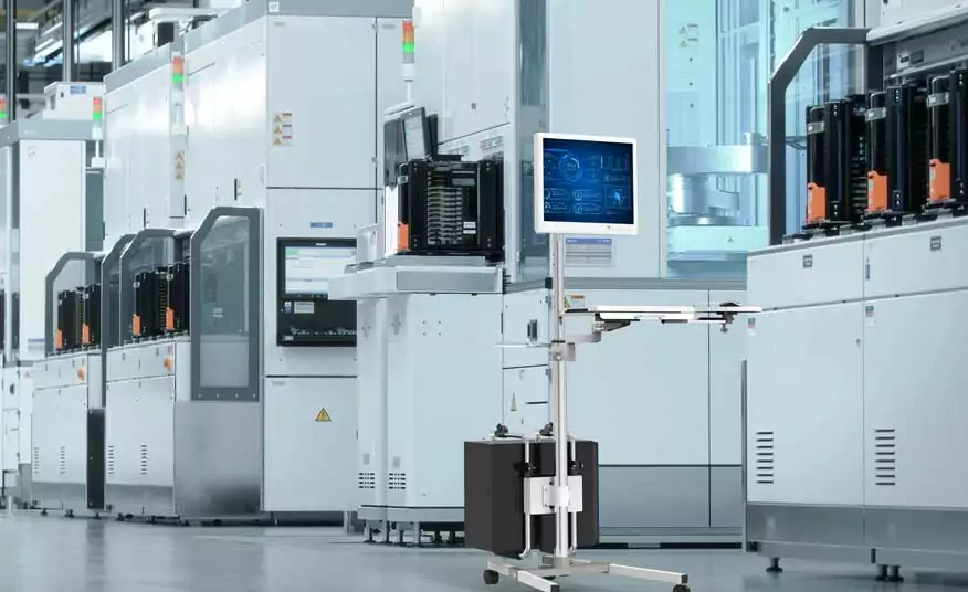 Industrial computer cart in a chip manufacturing facility to provide mobility solutions